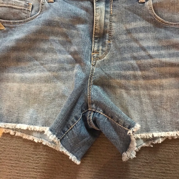 NWOT JORDACHE Premium Stretch Midi Shorts - Picture 6 of 12